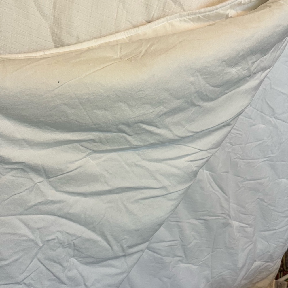 OAKE Elegant Cream Comforter